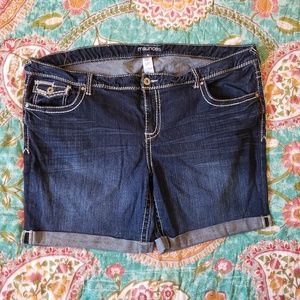 Maurice's Jean shorts size 24